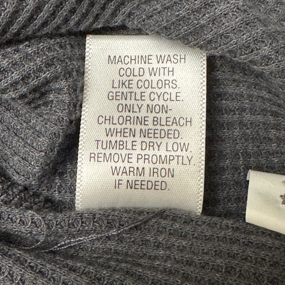 Sonoma life + style ladies large thermal Henley, top gray with crocheted sleeves - Picture 7 of 8